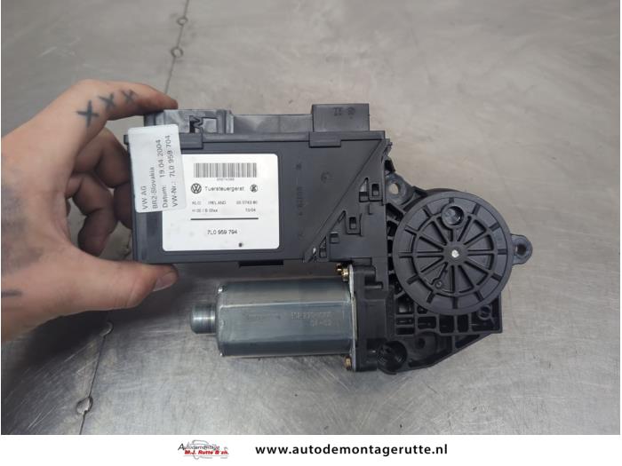 Gebruikte Portierruitmotor Porsche Cayenne O205340