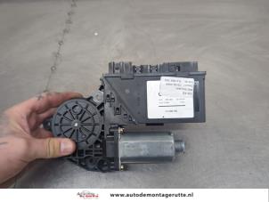 O205341 Gebruikte raammotor portier Porsche Cayenne