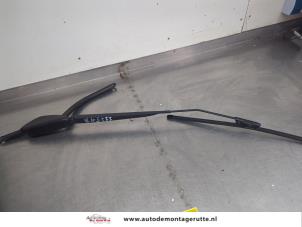 O205355 Gebruikte ruitenwisserarm voor Renault Megane Scenic