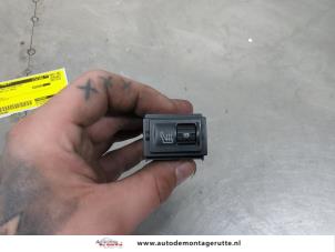 O205395 Gebruikte schakelaar stoelverwarming Porsche Cayenne
