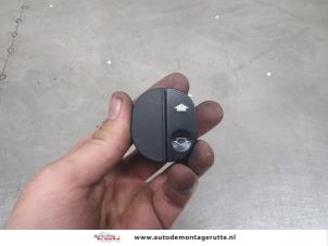 O205444 Gebruikte elektrisch raam schakelaar Ford Fiesta