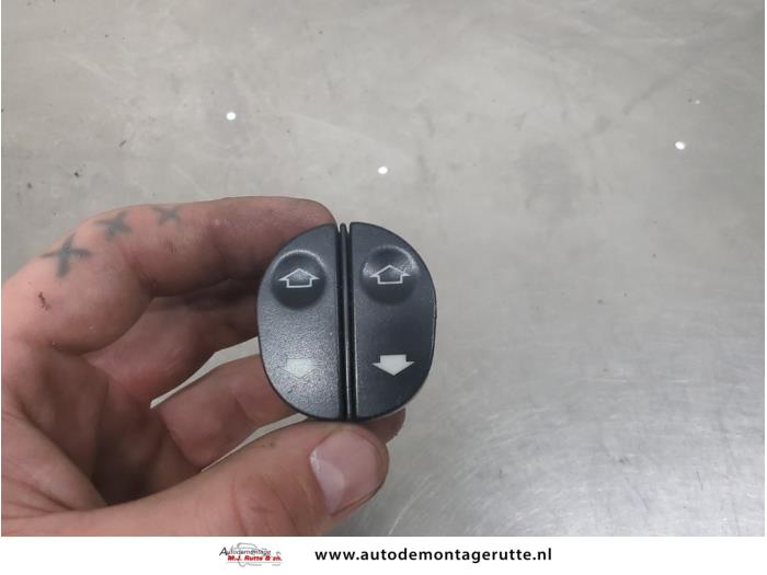 Gebruikte Elektrisch Raam Schakelaar Ford Fiesta O205445