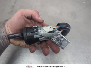 O205446 Gebruikte sleutel+contactslot Peugeot 107