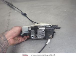 O205453 Gebruikte deurslot mechaniek 4deurs links-voor Peugeot 308