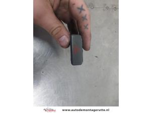 O205460 Gebruikte alarmlicht schakelaar Volvo V40