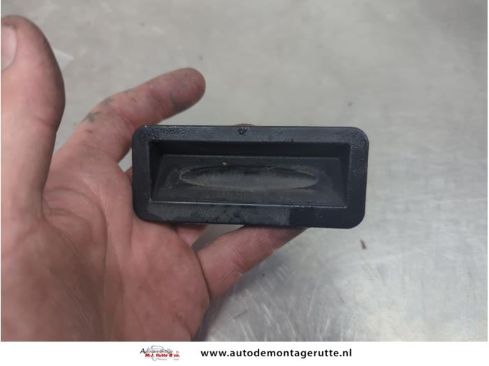 Gebruikte Schakelaar achterklep Ford Fiesta O205464