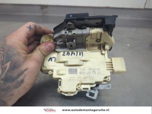 O205470 Gebruikte deurslot mechaniek 4deurs links-voor Volkswagen Passat
