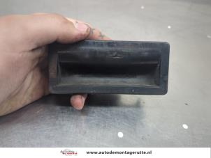 O205476 Gebruikte schakelaar achterklep Volkswagen Passat