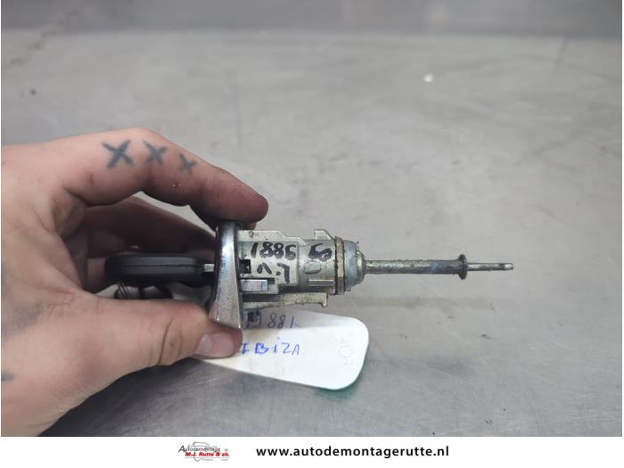 Gebruikte Cilinderslot Portier links Seat Ibiza O205480