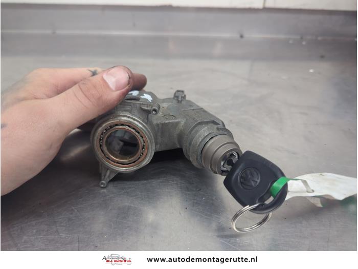 Gebruikte Kontaktslot+Sleutel Volkswagen Golf O205486