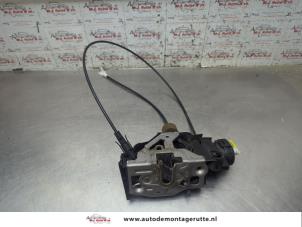 O205495 Gebruikte deurslot mechaniek 4deurs links-achter Mercedes A-Klasse