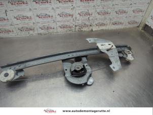 O205512 Gebruikte raammechaniek 4deurs links-voor Peugeot 107
