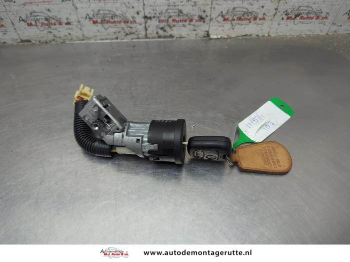 Gebruikte Sleutel+Contactslot Peugeot 107 O205515