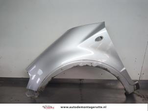O205570 Gebruikte voorscherm links Suzuki SX-4