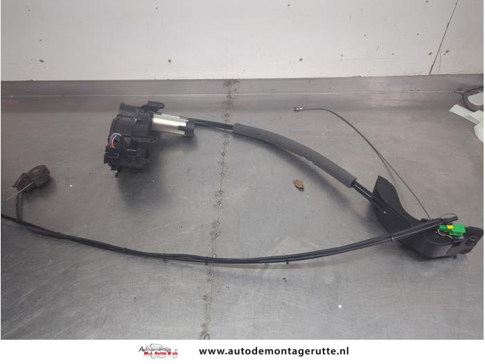 Gebruikte Schuifdeur motor rechts Peugeot 1007 O205708