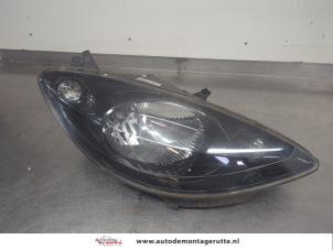 O205707 Gebruikte rechter koplamp Peugeot 1007