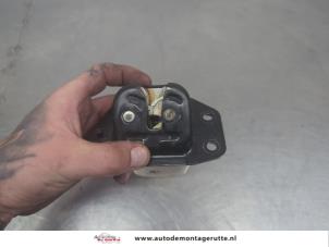 O205705 Gebruikte achterklep slotvanger Nissan Note