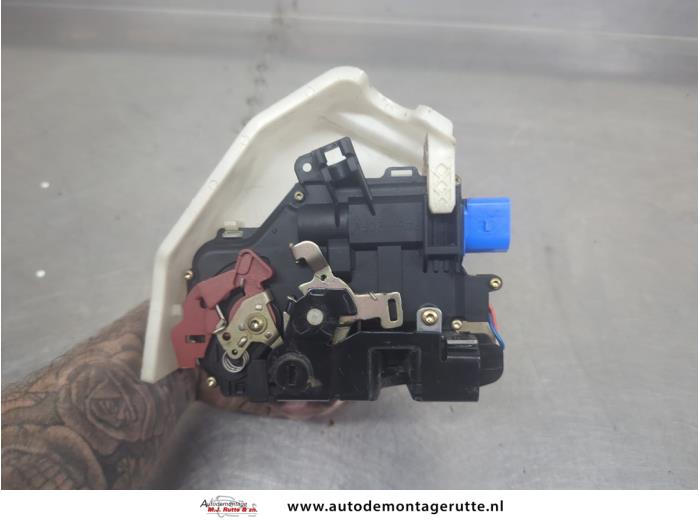 Gebruikte Deurslot Mechaniek 4Deurs links-achter Volkswagen Golf O205734