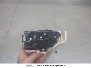 O205735 Gebruikte deurslot mechaniek 4deurs rechts-achter Volkswagen Golf