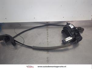 O205659 Gebruikte schuifdeur motor links Peugeot 1007