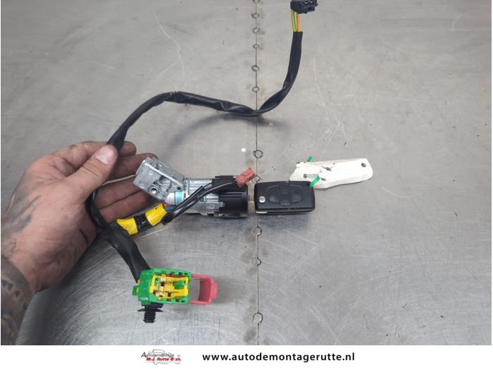 Gebruikte Sleutel+Contactslot Peugeot 1007 O205662