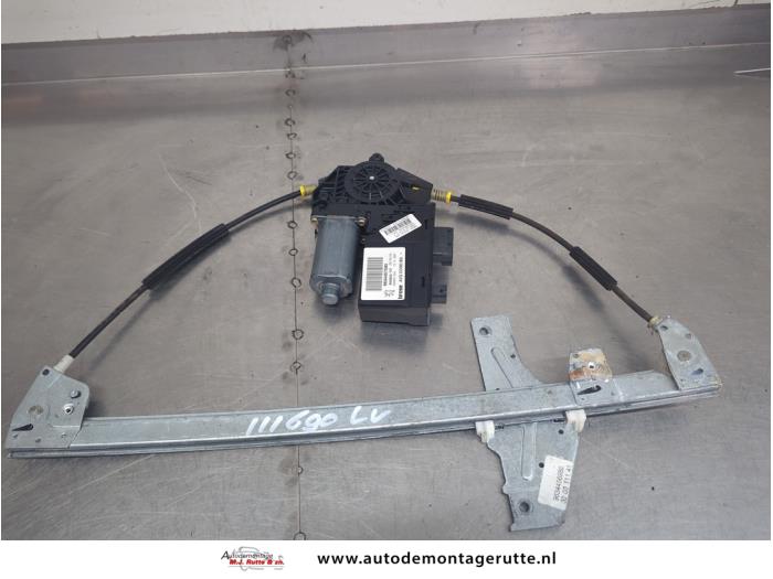 Gebruikte Raammechaniek 4Deurs links-voor Peugeot 307 O205677