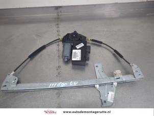 O205677 Gebruikte raammechaniek 4deurs links-voor Peugeot 307