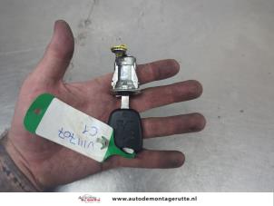 O205688 Gebruikte deurslot cilinder links Citroen C1