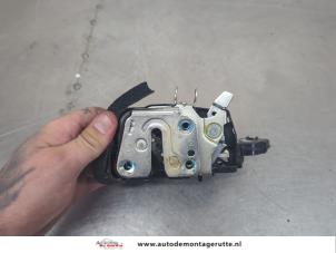 O205673 Gebruikte deurslot mechaniek 4deurs rechts-achter Nissan Micra