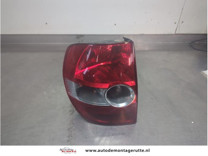 Gebruikte Achterlicht links Volkswagen Fox O205741