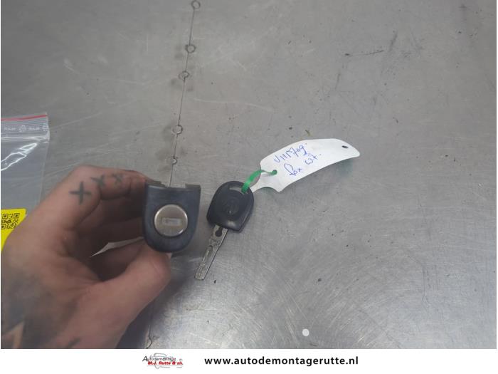 Gebruikte Portierslot Cilinder links Volkswagen Fox O205744