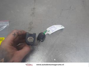 O205744 Gebruikte portierslot cilinder links Volkswagen Fox