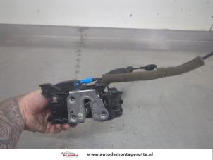 O205758 Gebruikte portierslot mechaniek 4deurs links-voor Renault Megane