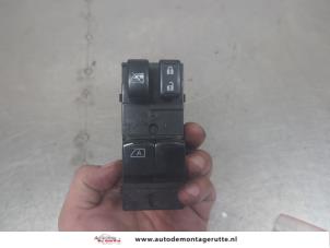 O205762 Gebruikte schakelblok ruiten Nissan Micra