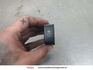 O205764 Gebruikte schakelaar esp Nissan Micra