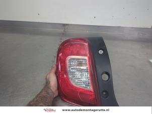 O205783 Gebruikte achterlicht links Nissan Micra