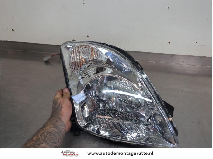 Gebruikte Rechter Koplamp Suzuki Swift O205802