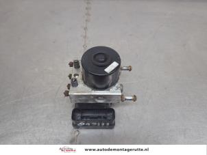 O205803 Gebruikte abs pomp Suzuki Swift
