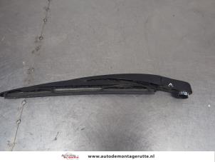 O205818 Gebruikte ruitenwisserarm achter Renault Megane