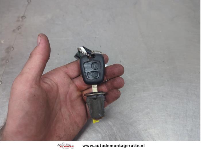 Gebruikte Deurslot Cilinder links Citroen C1 O205821