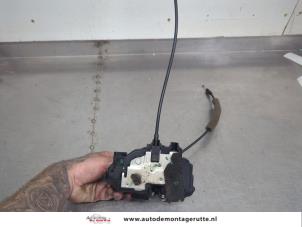 O205827 Gebruikte portierslot mechaniek 4deurs rechts-achter Renault Megane