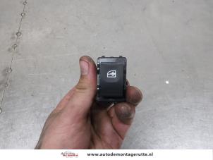O205829 Gebruikte elektrisch raam schakelaar Renault Megane