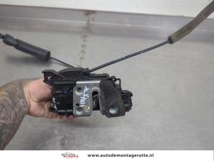 O205834 Gebruikte portierslot mechaniek 4deurs links-achter Renault Megane