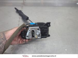 O205835 Gebruikte slotmechaniek portier 4deurs rechts-voor Renault Megane
