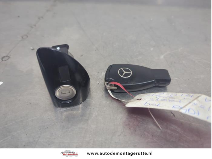 Gebruikte Deurslot Cilinder links Mercedes B-Klasse O205906