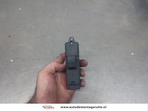 O205926 Gebruikte raam schakelaar elektrisch Mazda 3