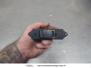 O205933 Gebruikte elektrisch raam schakelaar Mitsubishi Colt