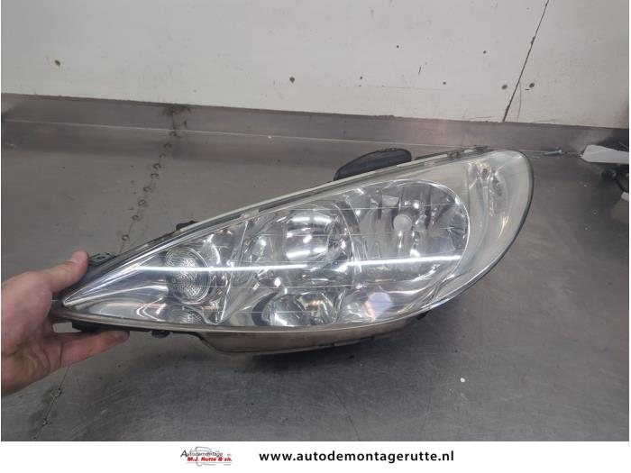 Gebruikte Koplamp links Peugeot 206 O205953