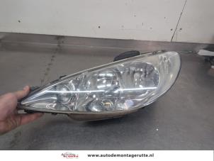 O205953 Gebruikte koplamp links Peugeot 206