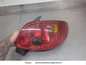 O205960 Gebruikte achterlicht rechts Peugeot 206